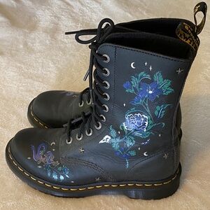 Like New  “Dr Martens”  Floral and Stars  Boots women’s Size 8
